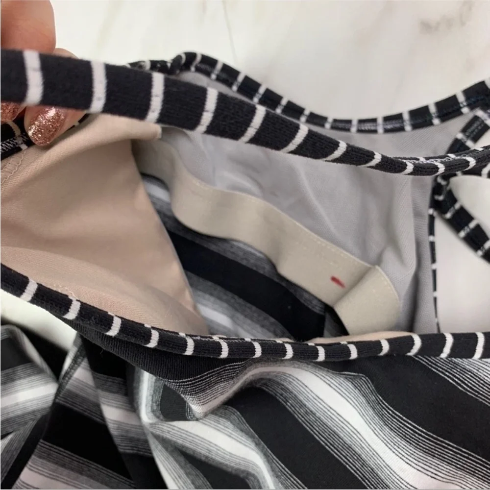 Lululemon Womens Size 6 Power Y Tank Luon Capilano Stripe Black White Racerback